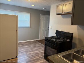 11304 Jackson Ave in Warren, MI - Building Photo - Building Photo