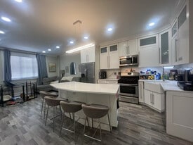 125-14 18th Ave in Queens, NY - Building Photo