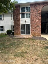 8-1 Seattle Ct in Freehold, NJ - Foto de edificio - Building Photo