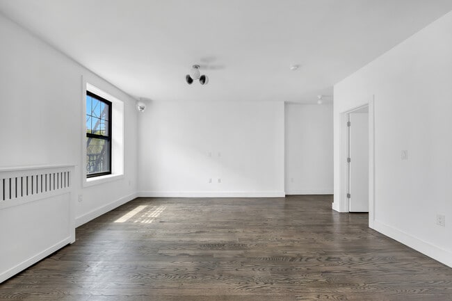 35 Clarkson Ave, Unit C1 in Brooklyn, NY - Building Photo - Building Photo