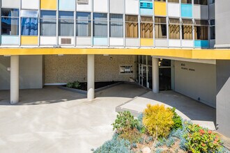 Royal Palms in Long Beach, CA - Building Photo - Building Photo