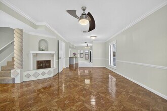 323 Sandtree Dr in Palm Beach Gardens, FL - Building Photo - Building Photo