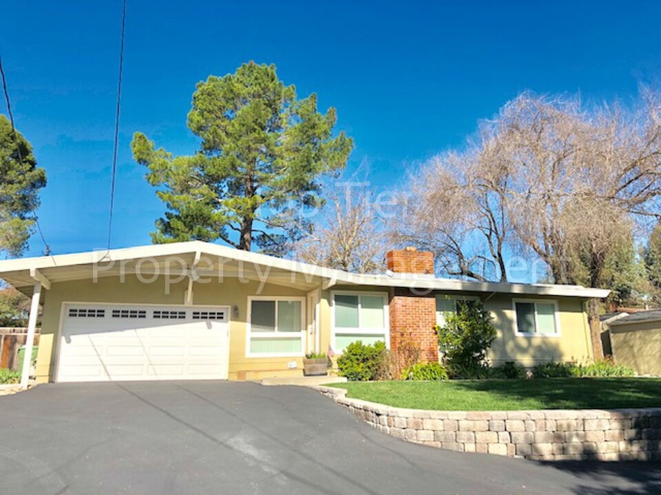 33 McConnell Ln in Walnut Creek, CA - Foto de edificio