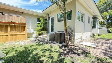 499 NE 112th St in Miami, FL - Building Photo - Building Photo