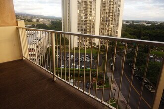 98-450 Koauka Loop, Unit 711 in Aiea, HI - Building Photo - Building Photo