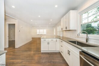 266 Elmwood Ave in Maplewood, NJ - Building Photo - Building Photo