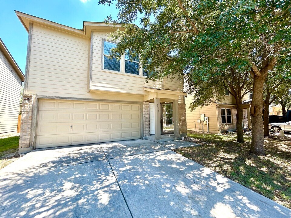 4406 Waldon Pond in San Antonio, TX - Building Photo