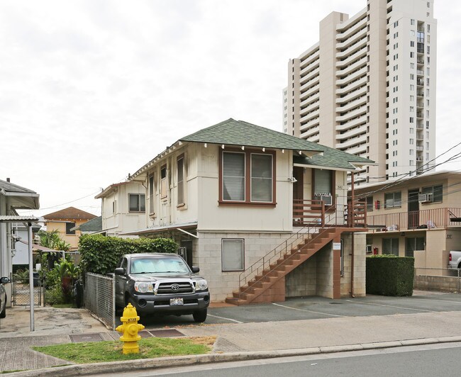 741 Lukepane Ave in Honolulu, HI - Building Photo - Building Photo