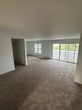 1327 Coventry Cir in Vernon Hills, IL - Building Photo - Building Photo