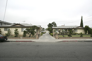 13703 Lemoli Ave Apartments