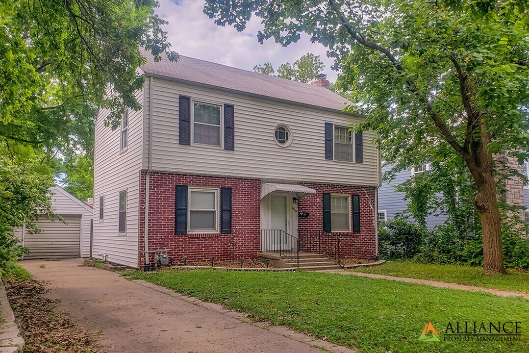 1818 Fairchild Ave in Manhattan, KS - Building Photo