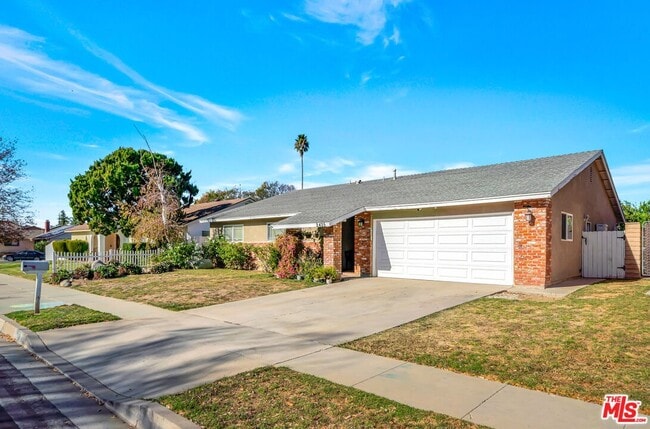 2425 Dusan St in Simi Valley, CA - Building Photo - Building Photo