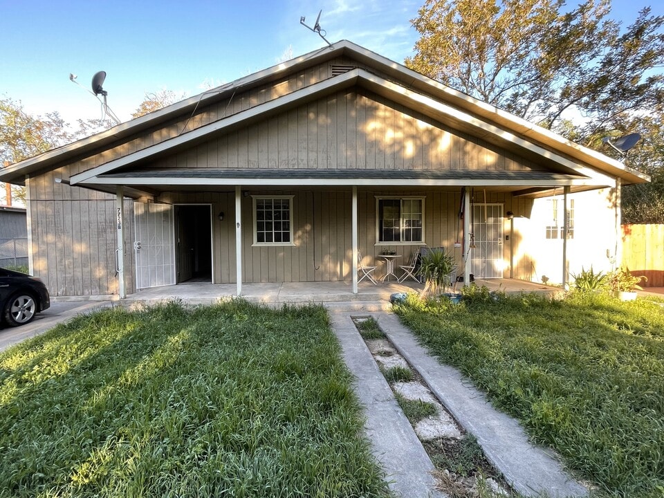 7723 Molinos Ave, Unit C in Los Molinos, CA - Building Photo