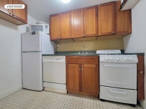 344 E 51st St in New York, NY - Foto de edificio - Building Photo