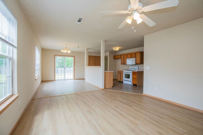 321 Grant Springs Dr in Decatur, AR - Building Photo - Building Photo