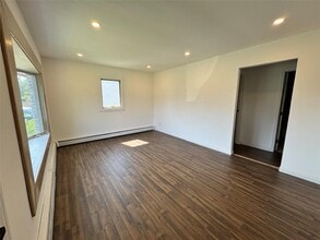 31 Brennan Pl in Deer Park, NY - Building Photo - Building Photo