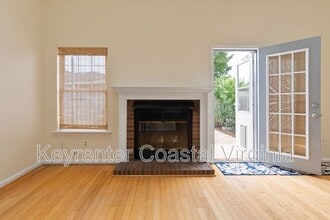 922 Pocahontas Ct in Smithfield, VA - Foto de edificio - Building Photo