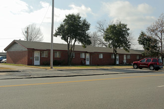 Broadway Apartments in Broken Arrow, OK - Building Photo - Building Photo