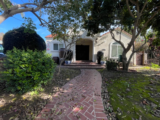 1311 S Ross St in Santa Ana, CA - Foto de edificio - Building Photo