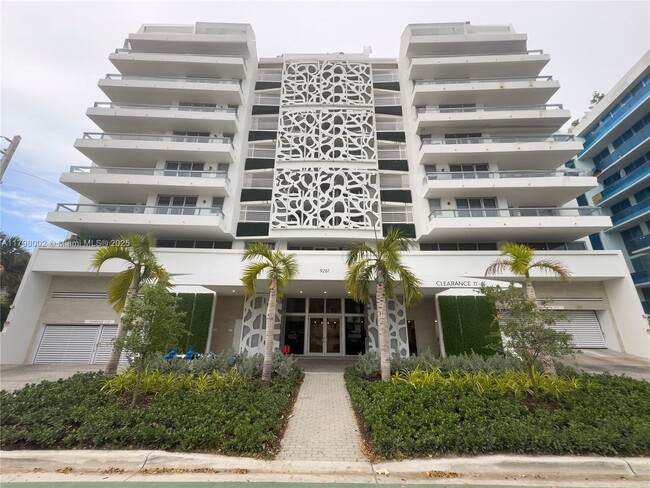 property at 9261 E Bay Harbor Dr