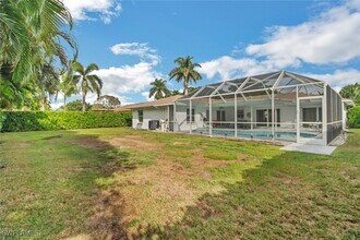 4556 Lakewood Blvd in Naples, FL - Building Photo - Building Photo