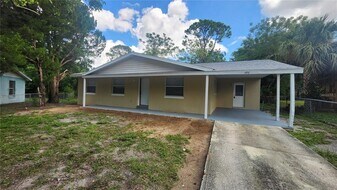 1079 N Gertrude Ct in Daytona Beach, FL - Building Photo