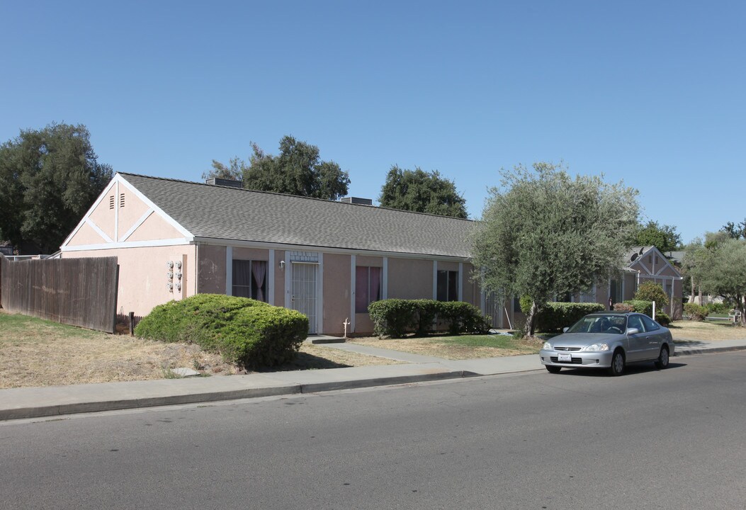 1166 Beverly Dr in Lemoore, CA - Building Photo