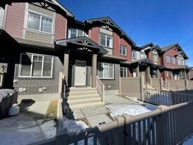 3305 Orchards Link SW in Edmonton, AB - Building Photo