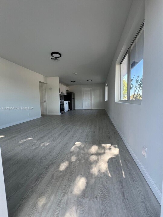 1831 NE 56th St in Fort Lauderdale, FL - Building Photo