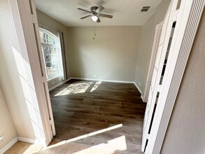 5042 Cleves St in Round Rock, TX - Building Photo - Building Photo