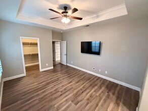 533 St Julien Dr in Madera, CA - Foto de edificio - Building Photo