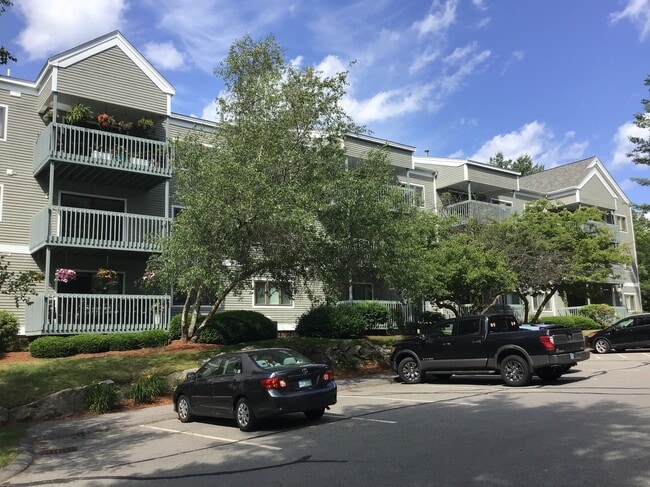 30 Ledgewood Hills Dr, Unit 206 in Nashua, NH - Building Photo - Building Photo