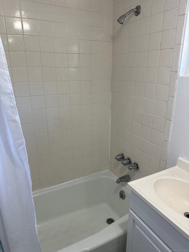 379 Derby Ave in West Haven, CT - Building Photo - Building Photo