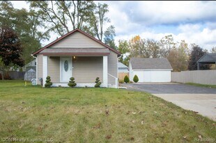 743 Hollister St in Pontiac, MI - Building Photo