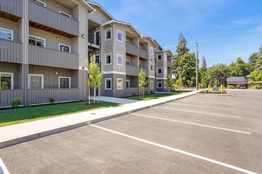 Spring Woods Apartments in Salem, OR - Foto de edificio