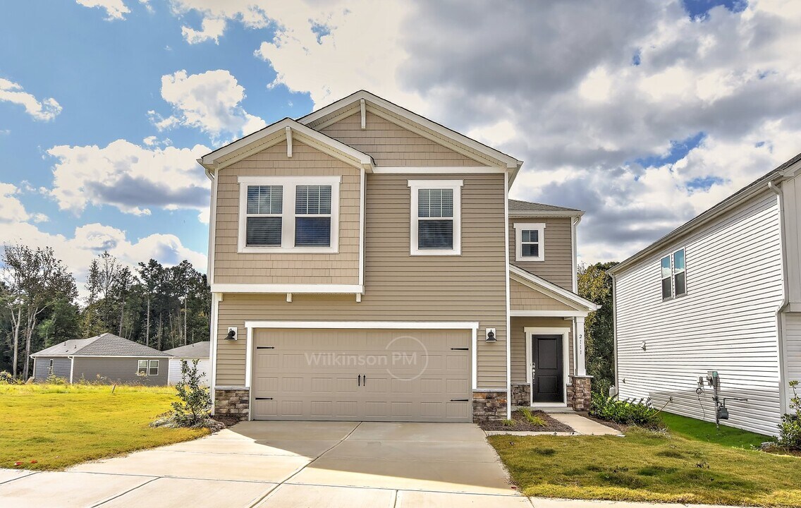 2111 Belterra Dr in Charlotte, NC - Foto de edificio
