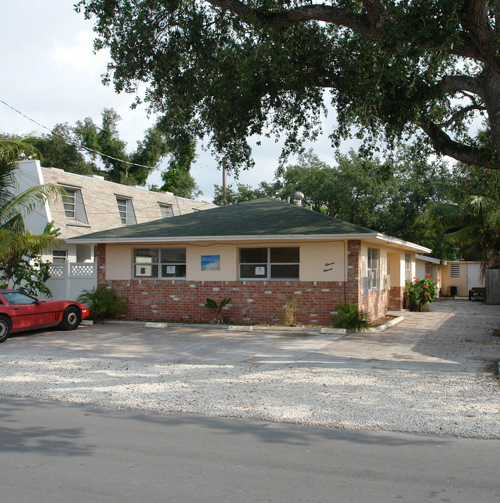 1111 Middle St in Fort Lauderdale, FL - Building Photo