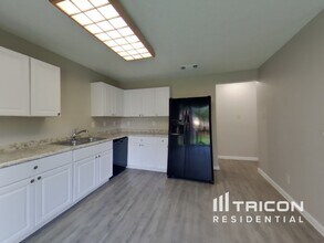 8014 Chestnut Blue in Converse, TX - Building Photo - Building Photo