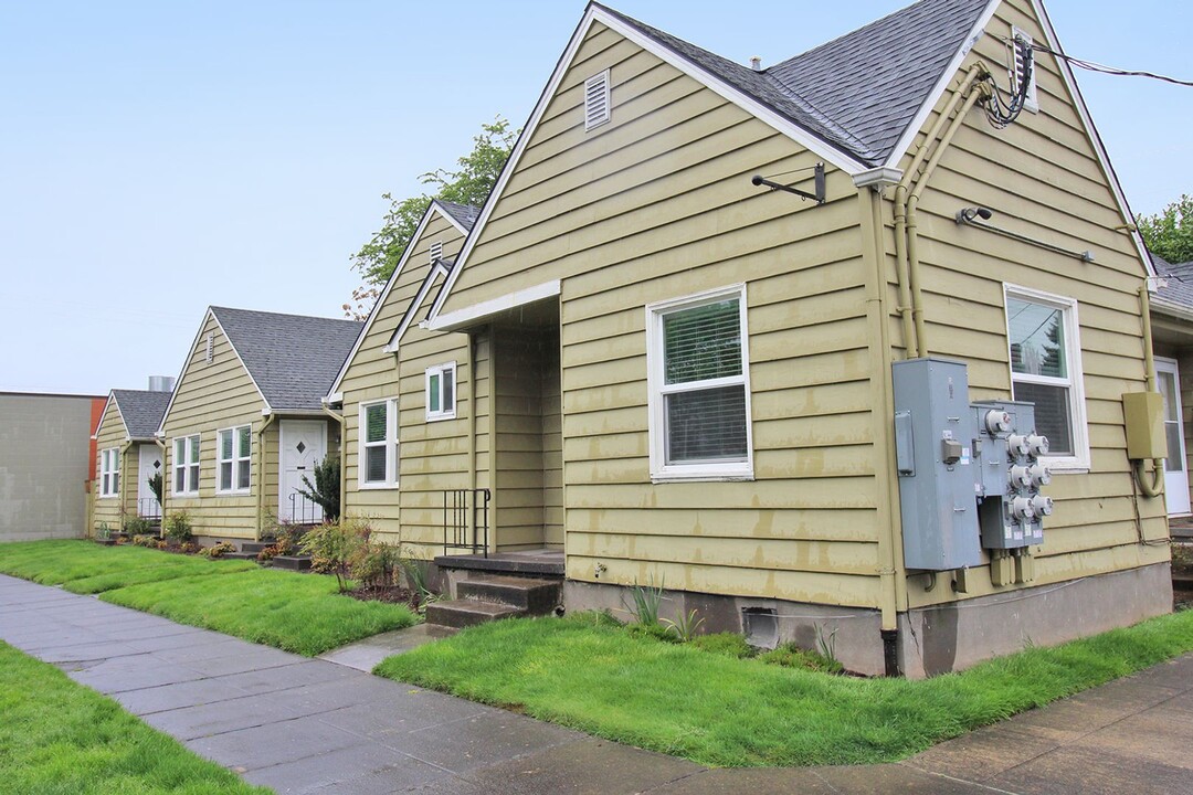 1805 NE 8th Ave in Portland, OR - Building Photo