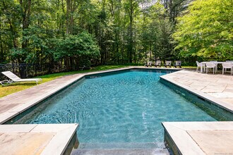 33 Sentry Hill Rd in Roxbury, CT - Building Photo - Building Photo