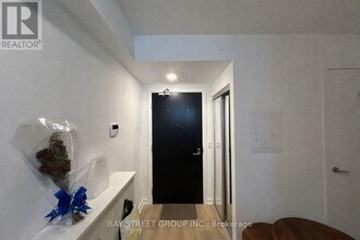 501 Yonge St in Toronto, ON - Building Photo - Building Photo