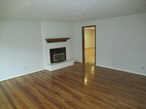 3740 Hillview Dr SE in Salem, OR - Building Photo - Building Photo