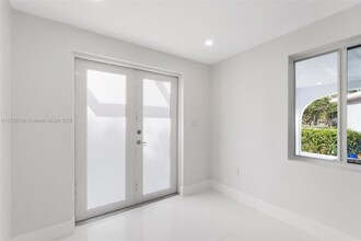 215 SW 32nd Court Rd-Unit -1 in Miami, FL - Building Photo - Building Photo