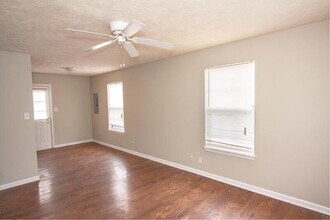 670 Artic Ave in Oak Grove, KY - Foto de edificio - Building Photo
