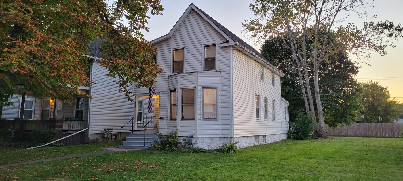 628 25th St in Niagara Falls, NY - Building Photo