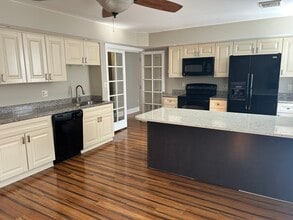 301 W Independence St, Unit 2nd floor in Orwigsburg, PA - Building Photo - Building Photo