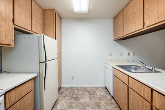 Springview Oaks Apartments in Rocklin, CA - Building Photo - Interior Photo
