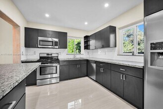 8620 NE 1st Ave in El Portal, FL - Building Photo - Building Photo
