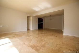 7401 SW 82nd St-Unit -103S in Miami, FL - Building Photo - Building Photo