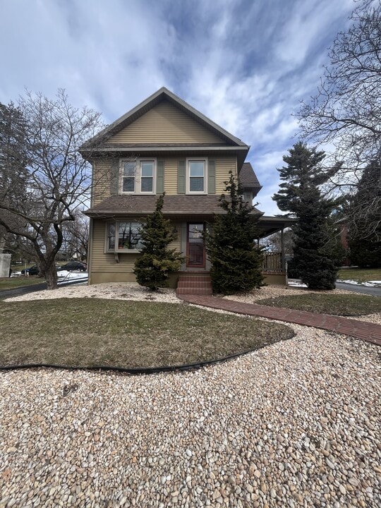 4276 Division Hwy in East Earl, PA - Building Photo